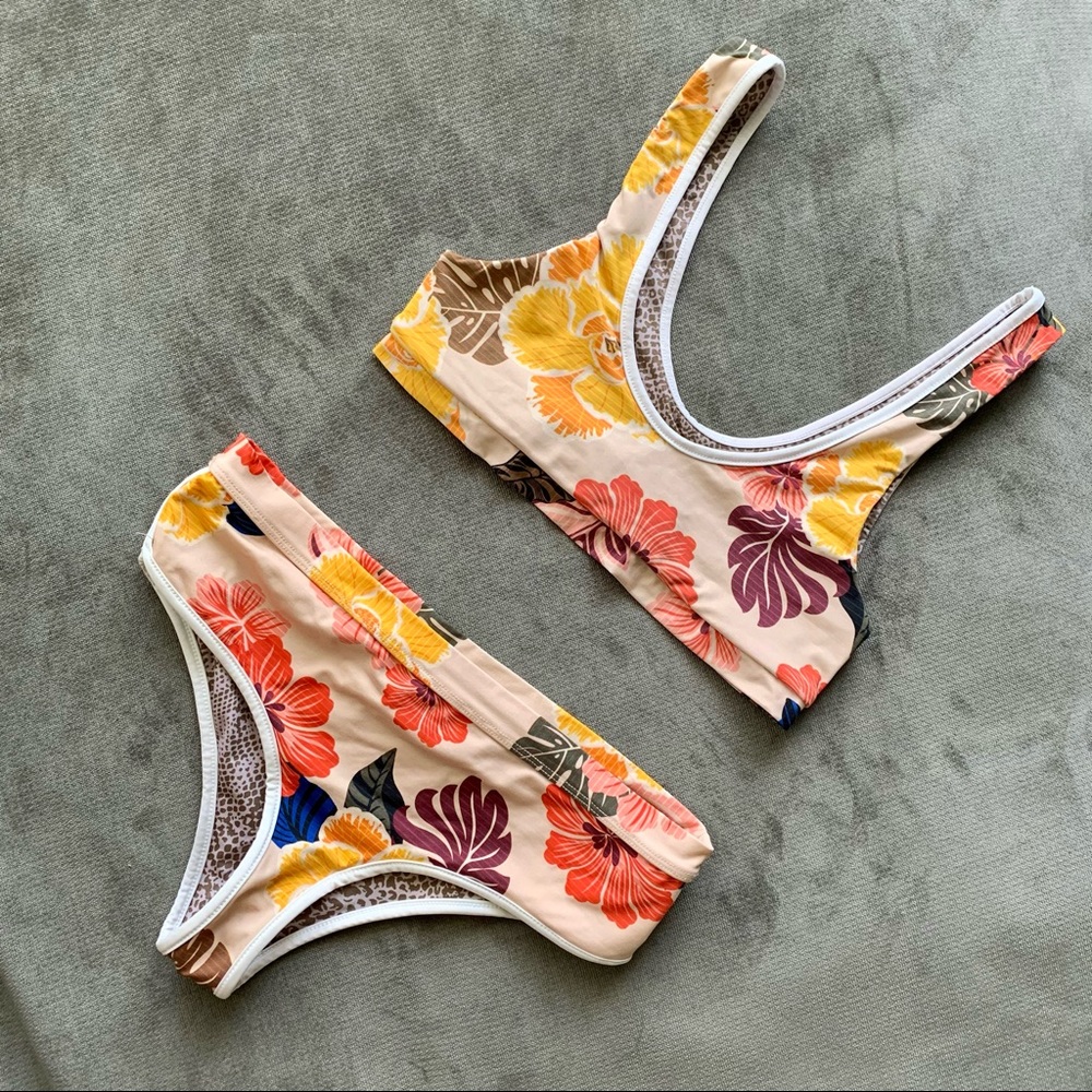 ❌SOLD❌Acacia Hibiscus Retro Paradise Set